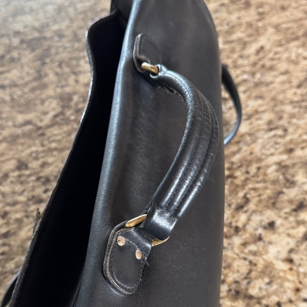 Devil wears Prada Coach Black Bag Messinger brassTurnLock #5180 not refurbished - Picture 4 of 15